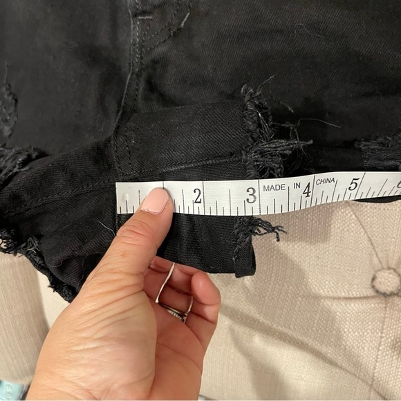 We The Free Black Cut Off Shorts Button Fly Mid rise Sz 31 Inseam 2.5 Distressed - Picture 6 of 8